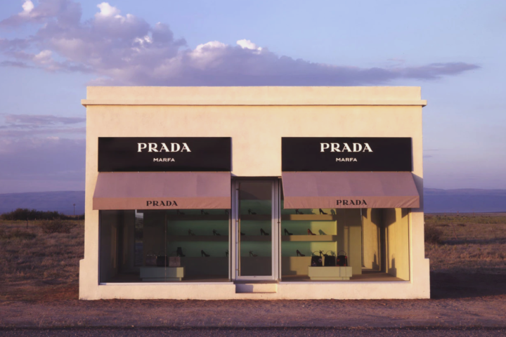 Prada Marfa - история культовой реплики брендового бутика в техасской глуши