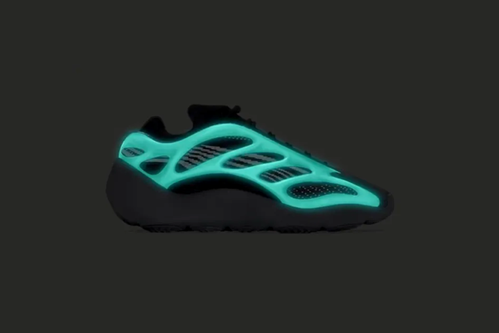 adidas Yeezy 700 v3 Blue Glow - первый взгляд