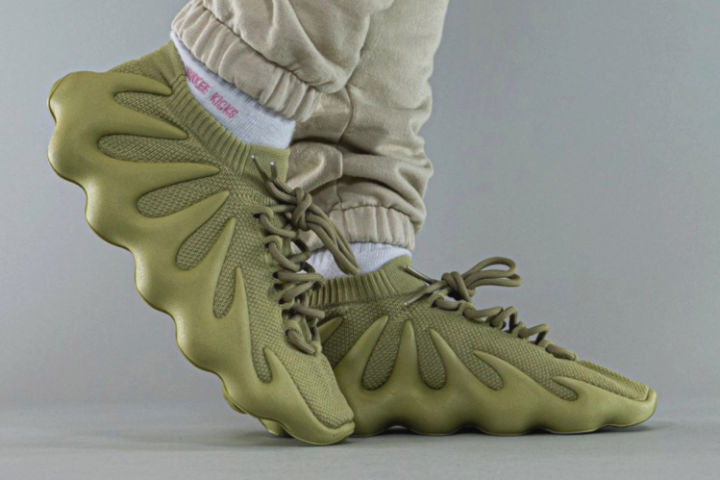 adidas Yeezy 450 «Dark Sulfur» - первый взгляд на расцветку