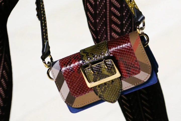 Burberry отказывается от экзотической кожи ## mcmag.ru