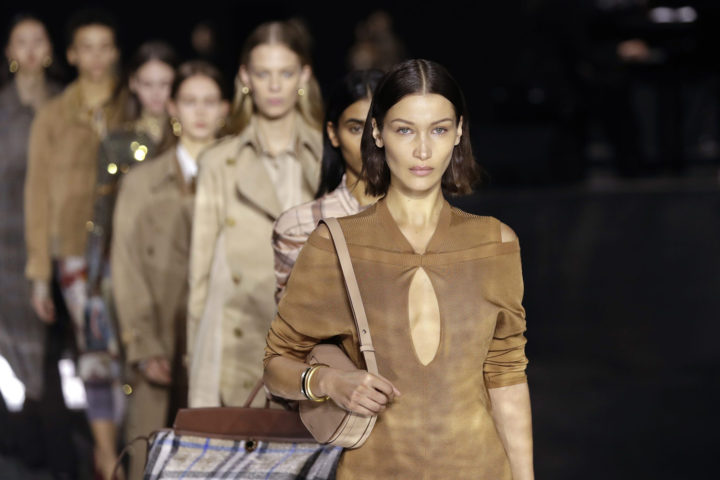 Burberry отменил шоу из за смерти Елизаветы II