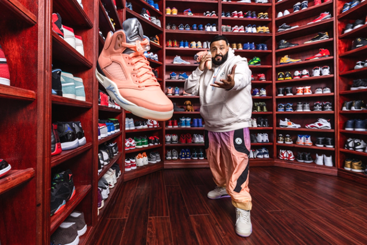 DJ Khaled предлагает переночевать в его сникер-гардеробе за $11